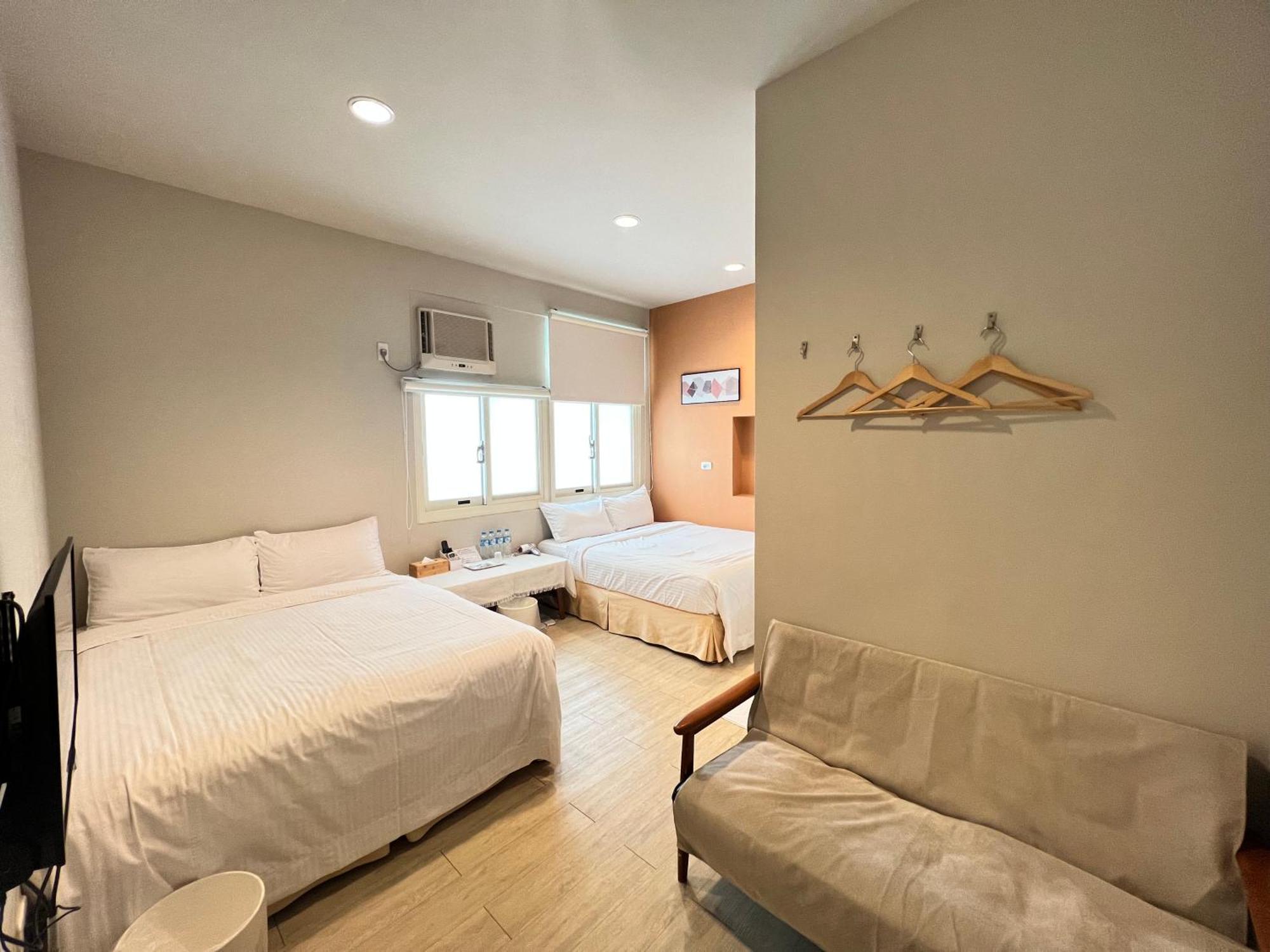 微趣 Wechill Hotel Тайнан Екстериор снимка