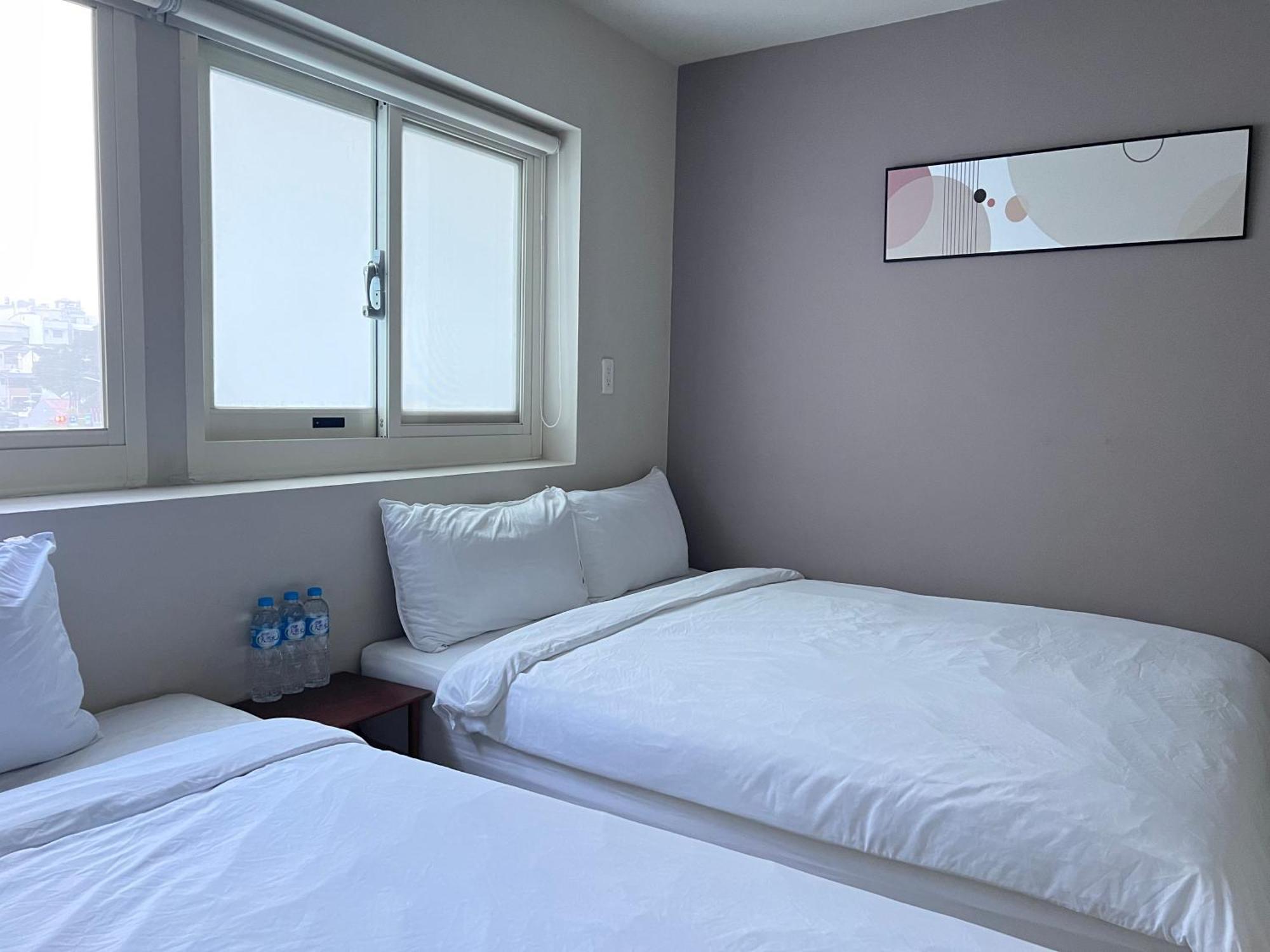 微趣 Wechill Hotel Тайнан Екстериор снимка