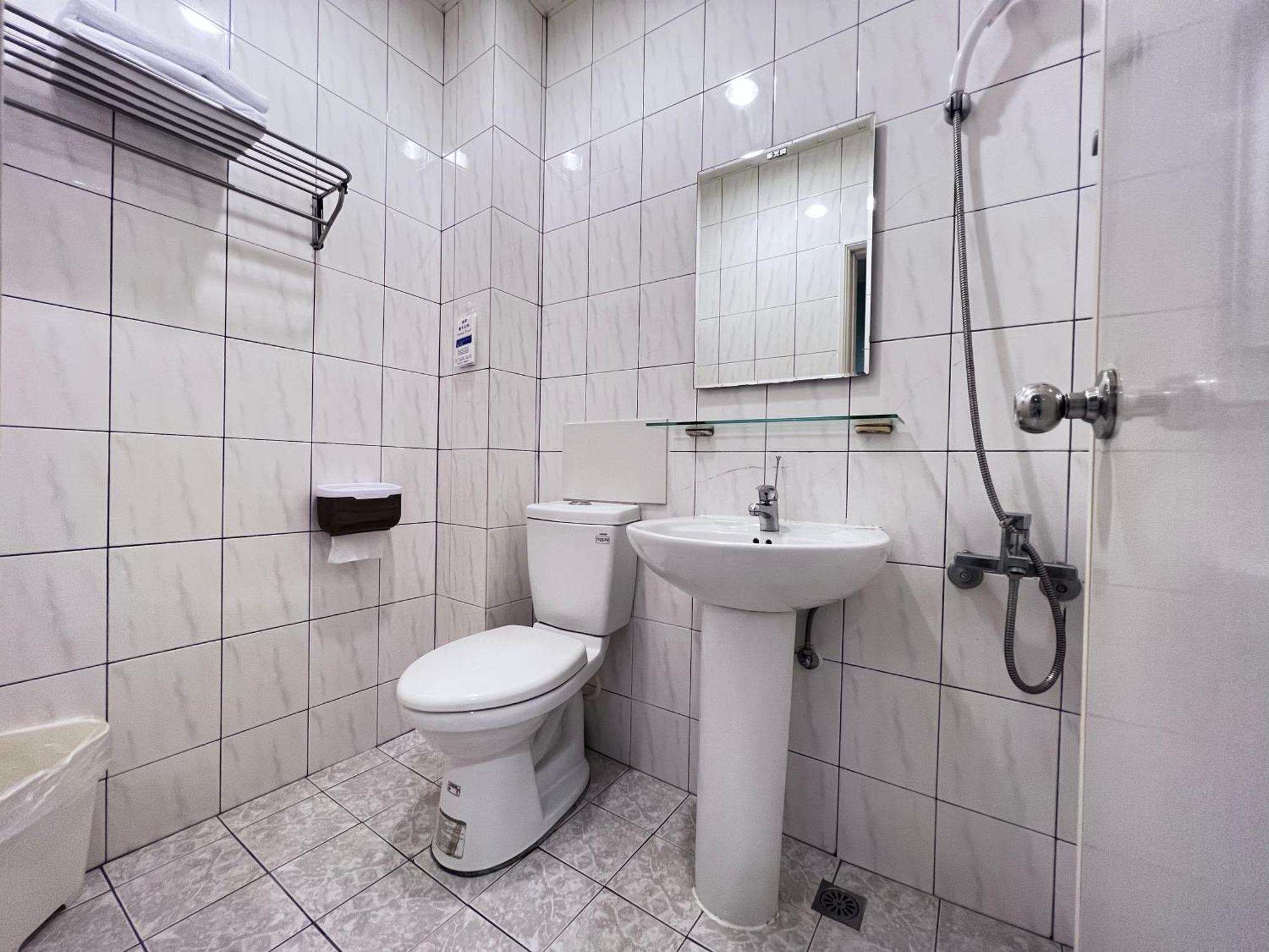 微趣 Wechill Hotel Тайнан Екстериор снимка