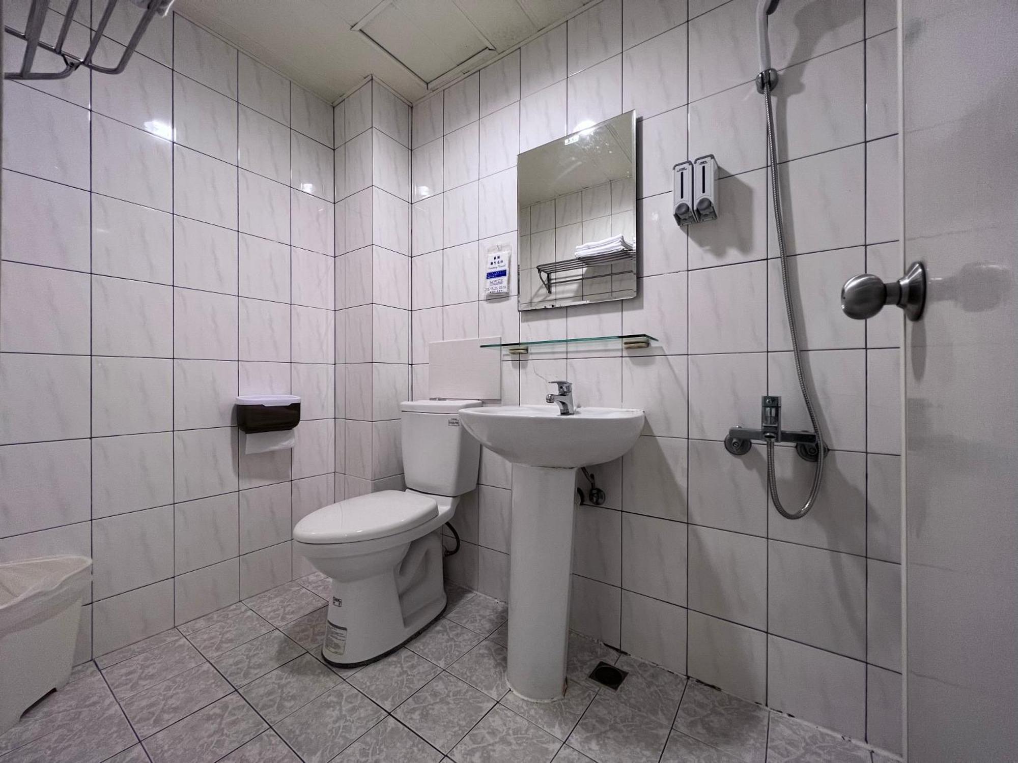 微趣 Wechill Hotel Тайнан Екстериор снимка