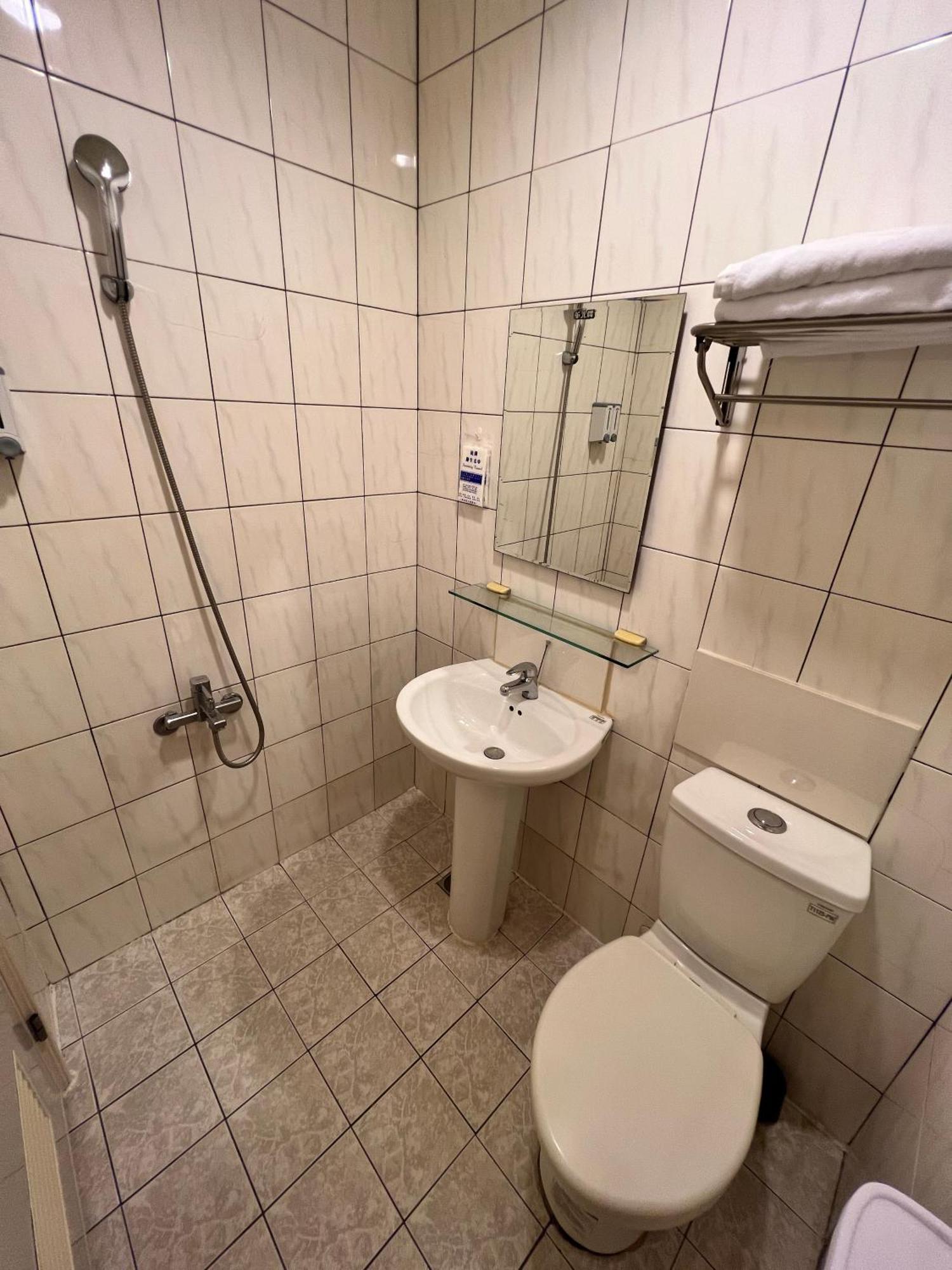 微趣 Wechill Hotel Тайнан Екстериор снимка