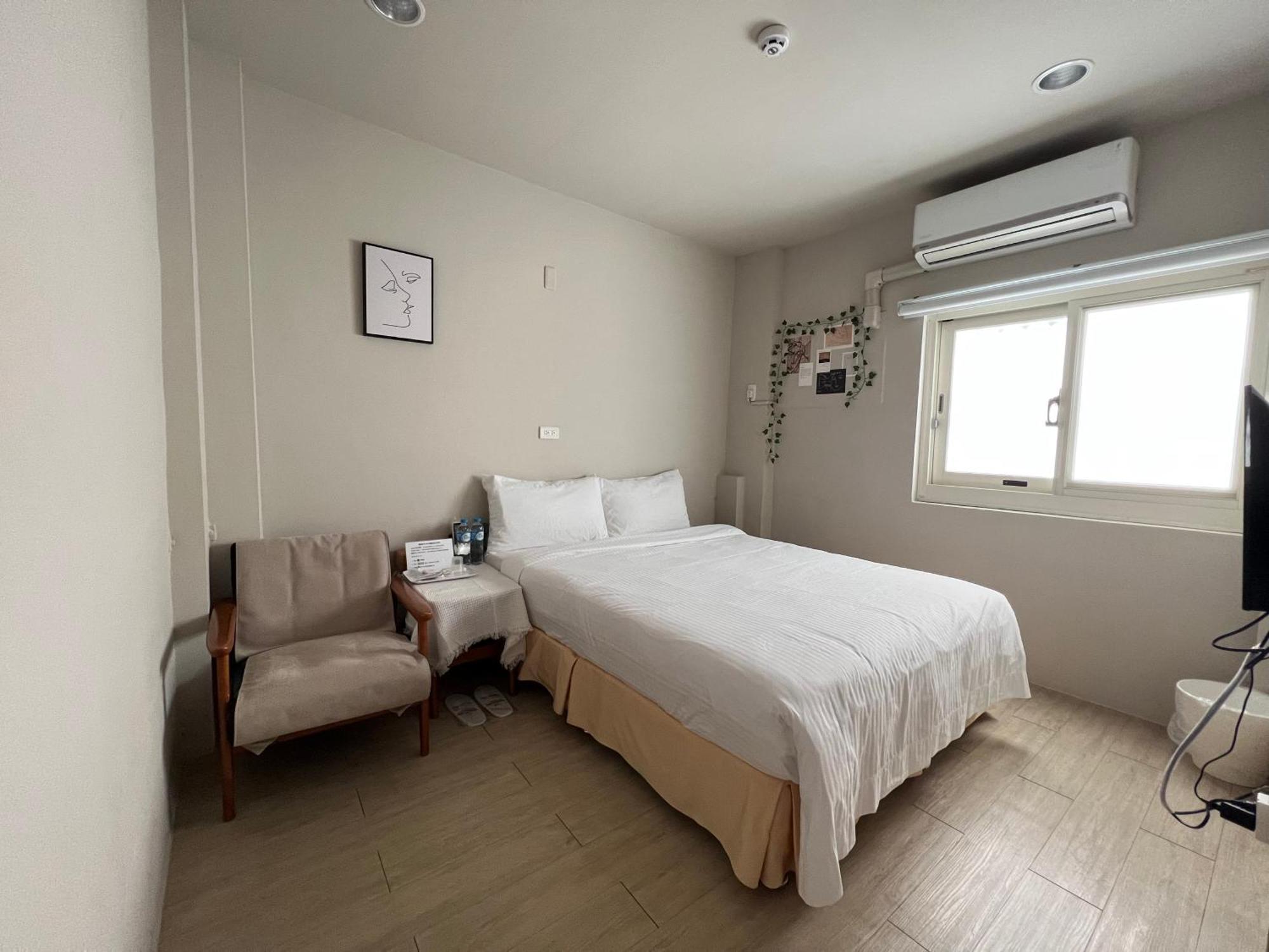 微趣 Wechill Hotel Тайнан Екстериор снимка