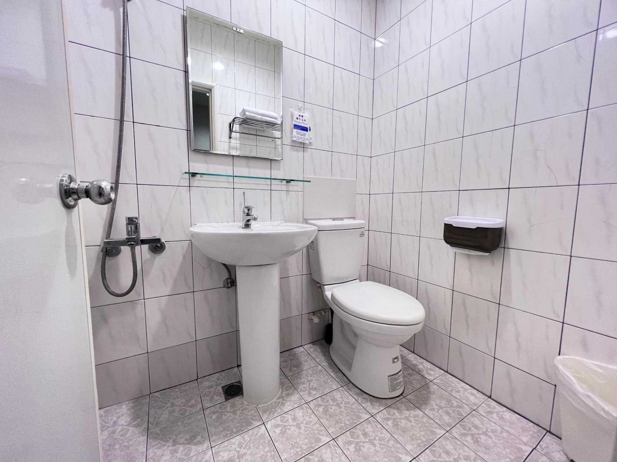 微趣 Wechill Hotel Тайнан Екстериор снимка