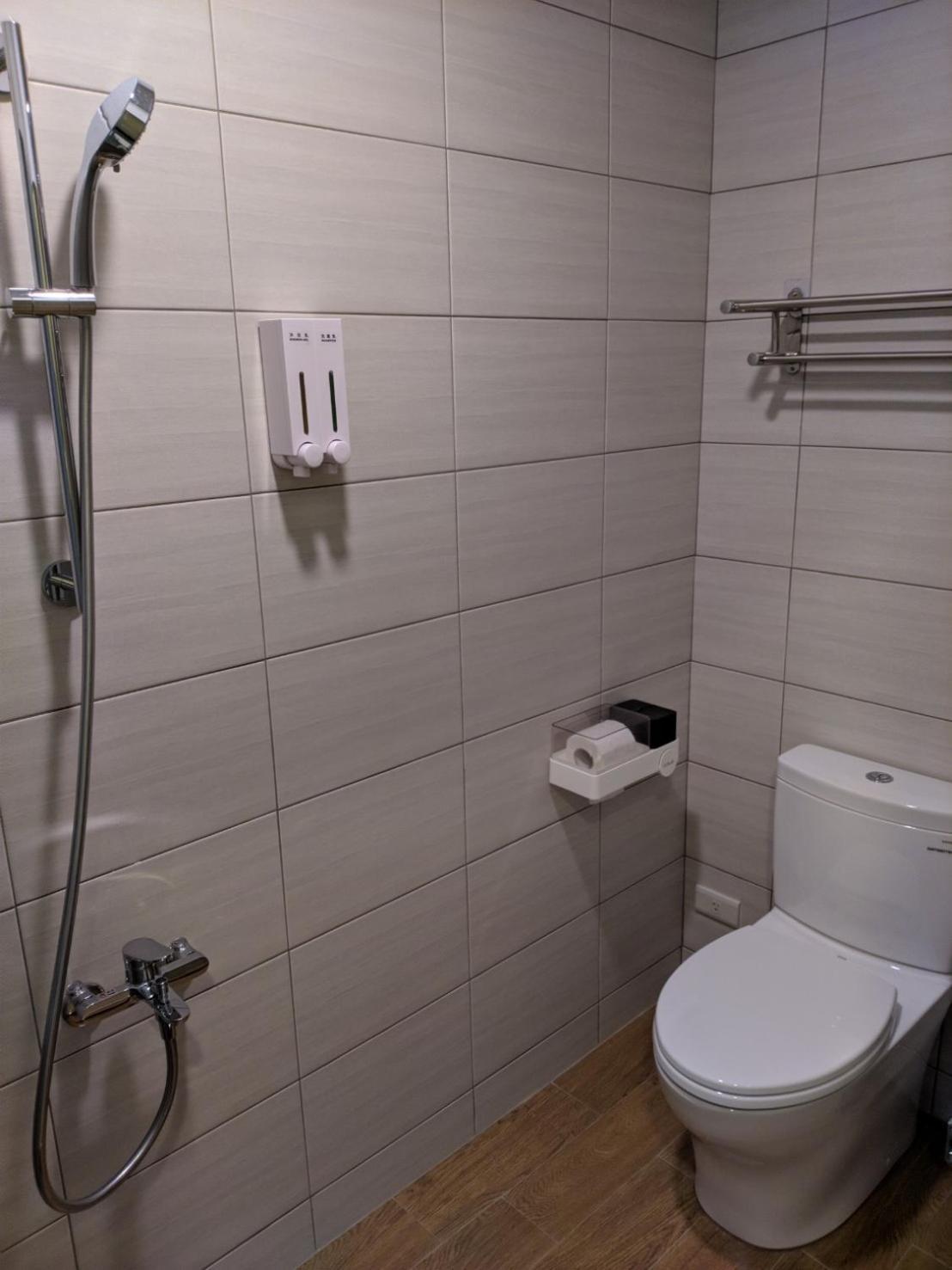 微趣 Wechill Hotel Тайнан Екстериор снимка
