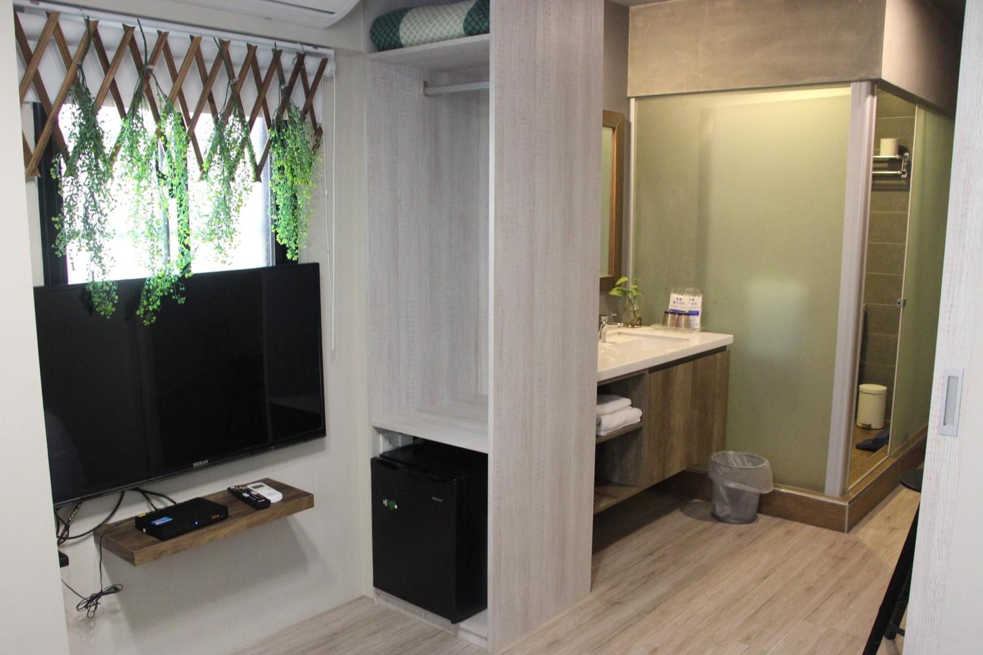 微趣 Wechill Hotel Тайнан Екстериор снимка